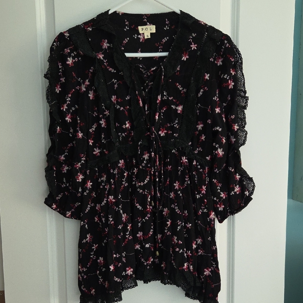 POL Women's Black and Pink Floral Blouse